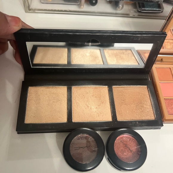 MAC Hyper Real Glow Palette and Huda Beauty Nude Medium Eyeshadow - Picture 3 of 4